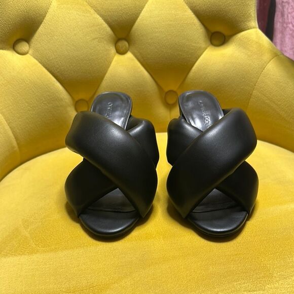 STEAL THESE! NWOT New Cynthia Rowley padded Crossed Mules. Box included! - Picture 3 of 8